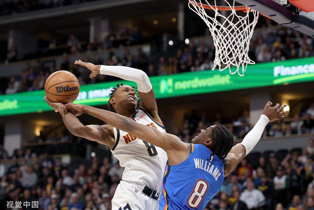 足球比赛中 足球比赛中